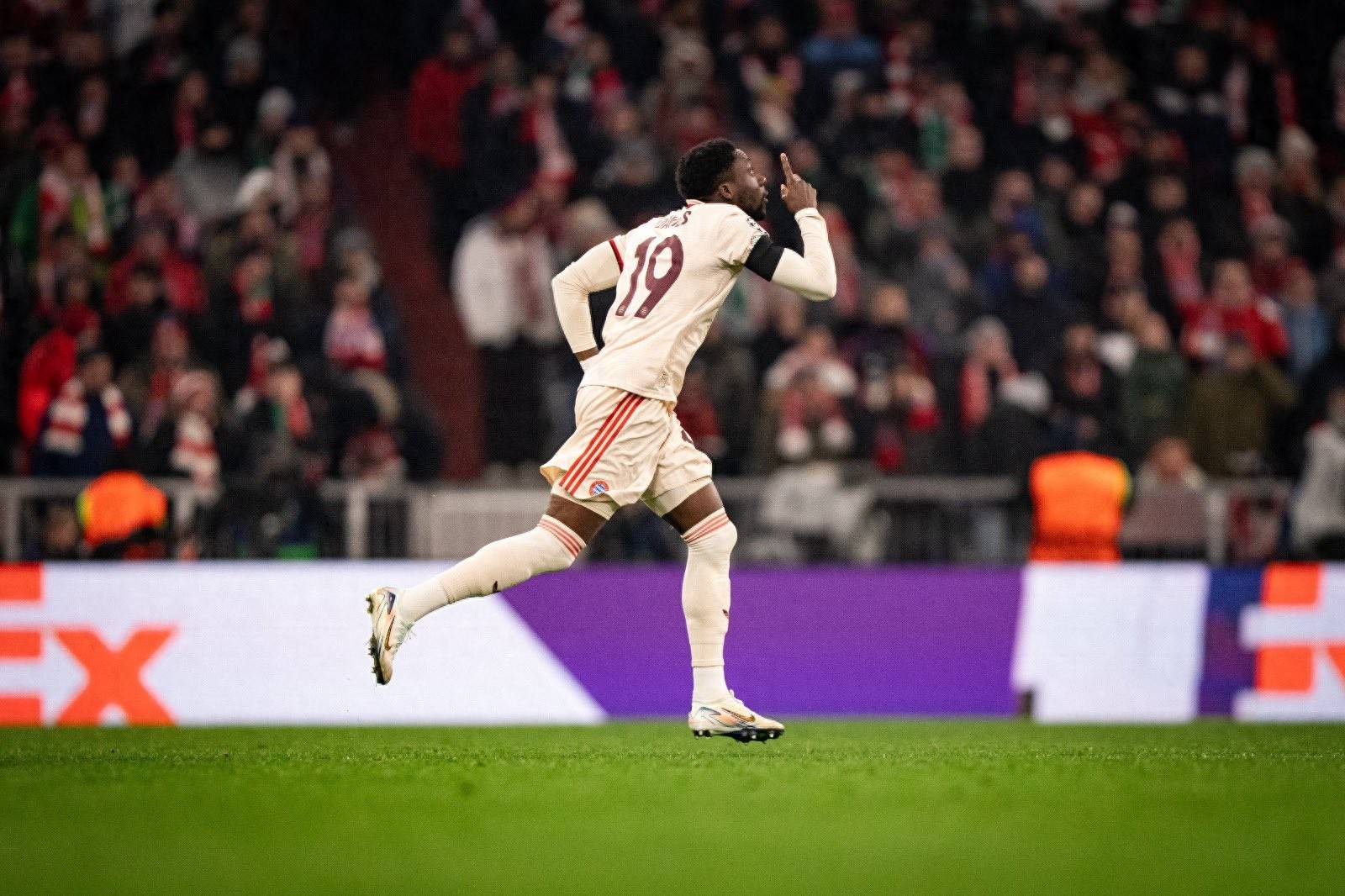 拜仁小组落后，遭遇意外