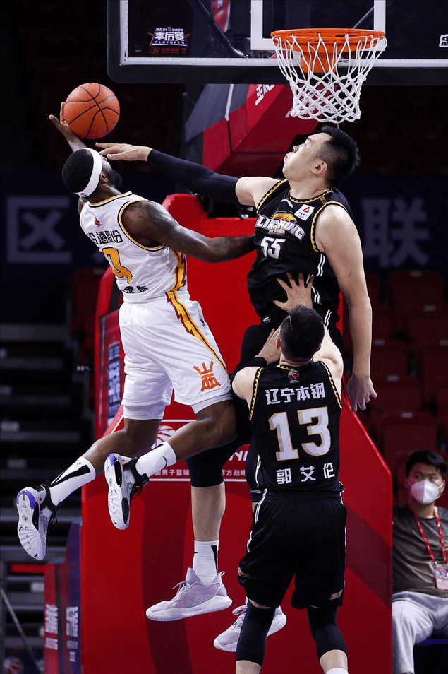 拜仁横扫对手，挺进无可争议半决赛