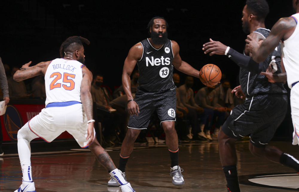 开云平台-罗克队双塔表现抢眼,灭雷霆保持东部第六位置的简单介绍