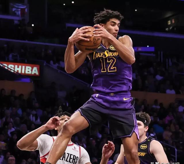 湖人外线射手火力全开，稳稳领先对手的简单介绍