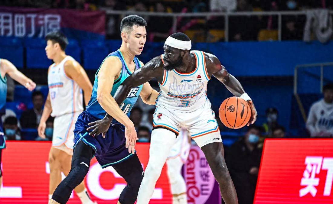 关于沙尔克球员实力强劲，凭借团队合作获胜的信息