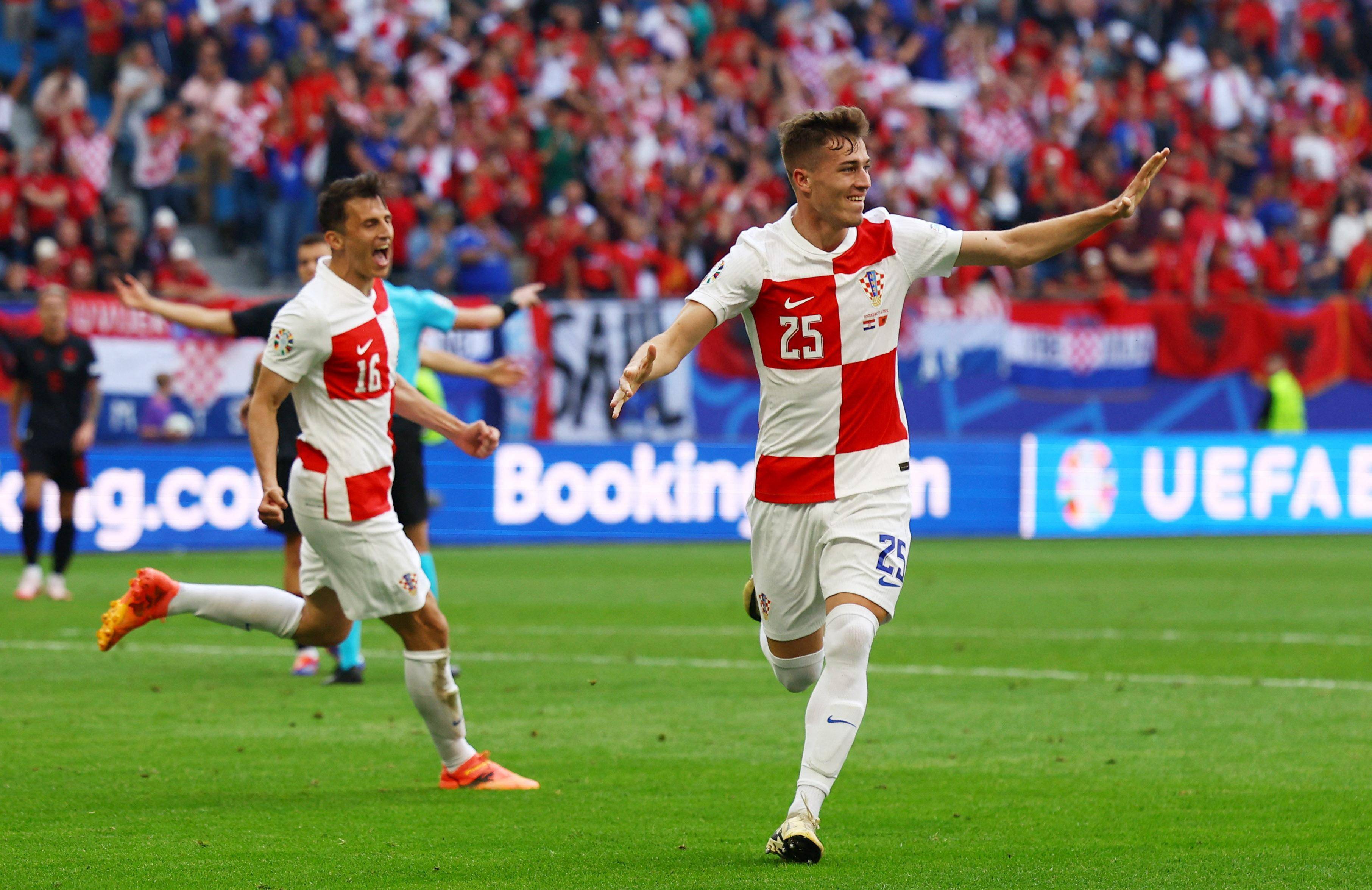 开云体育官网-克罗地亚球员在国际比赛中展现实力