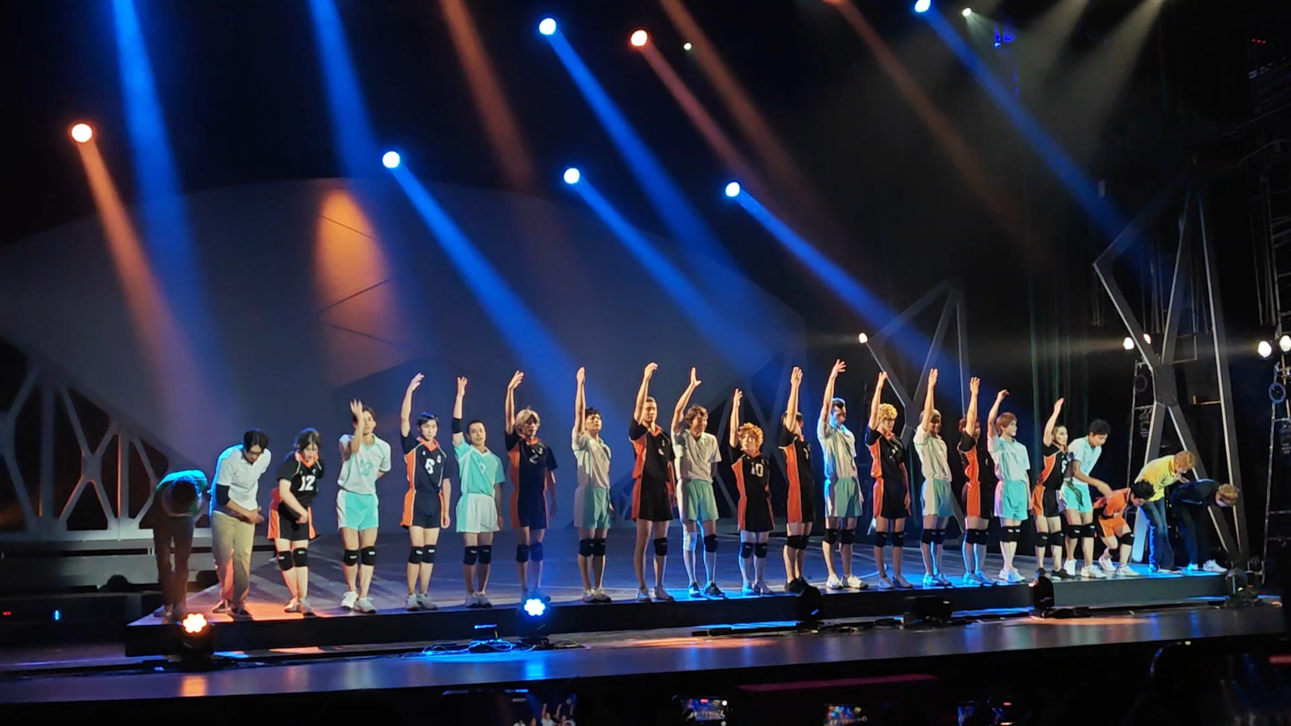 开云官网-排球传奇谢幕,球迷泪洒赛场