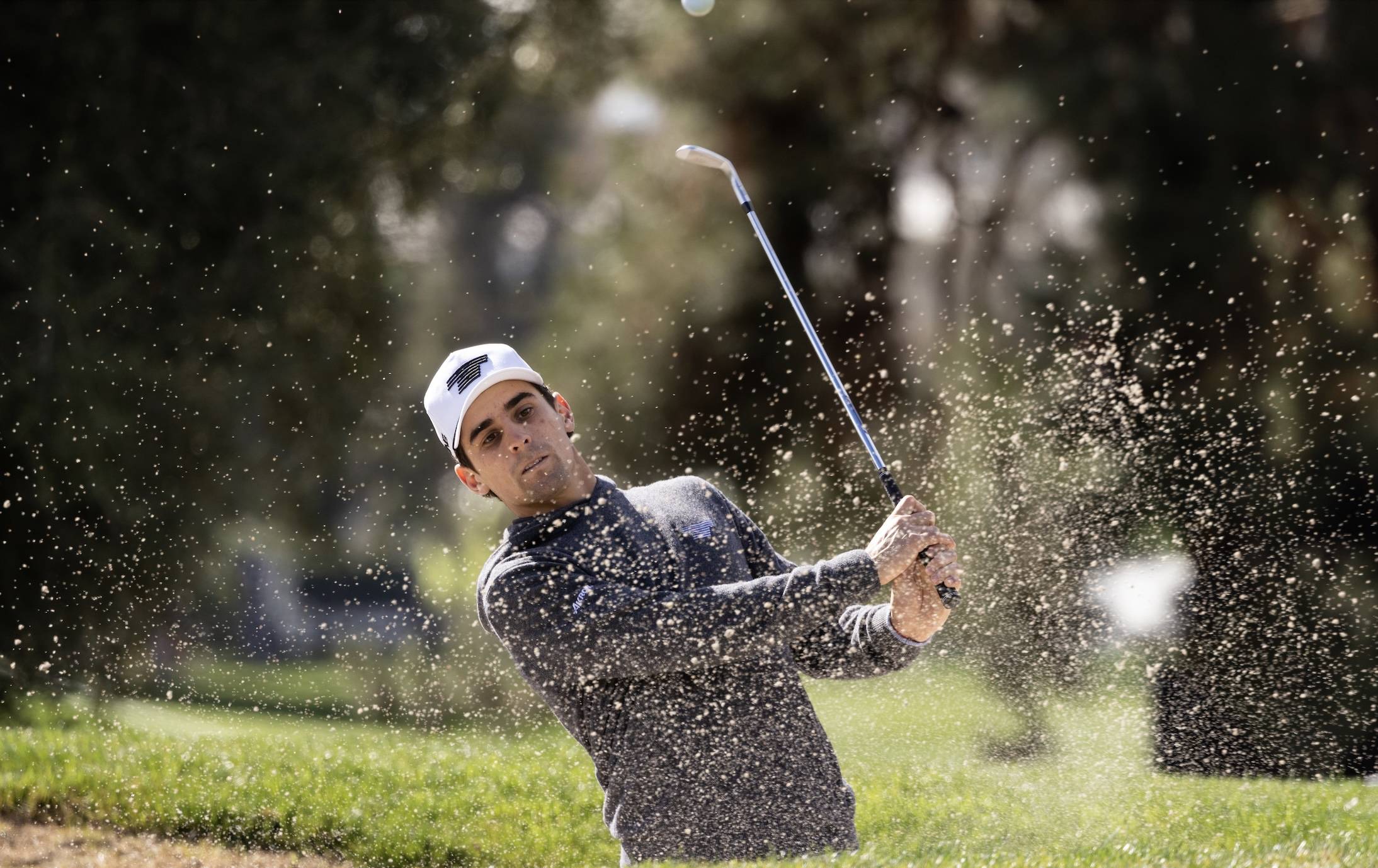 开云平台-球星爆发!高尔夫赛场再现神级操作