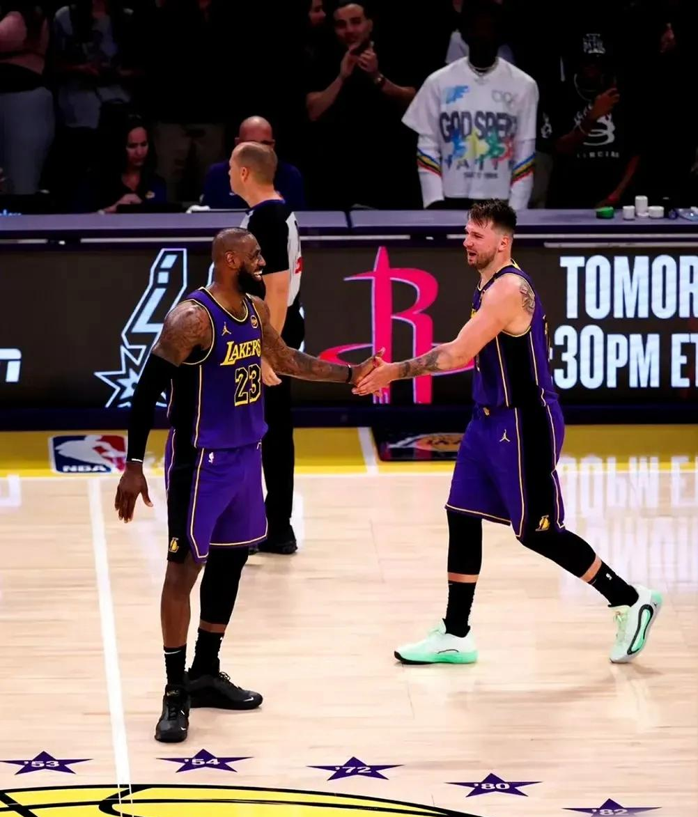 湖人翻盘快船，王哲林关键制胜