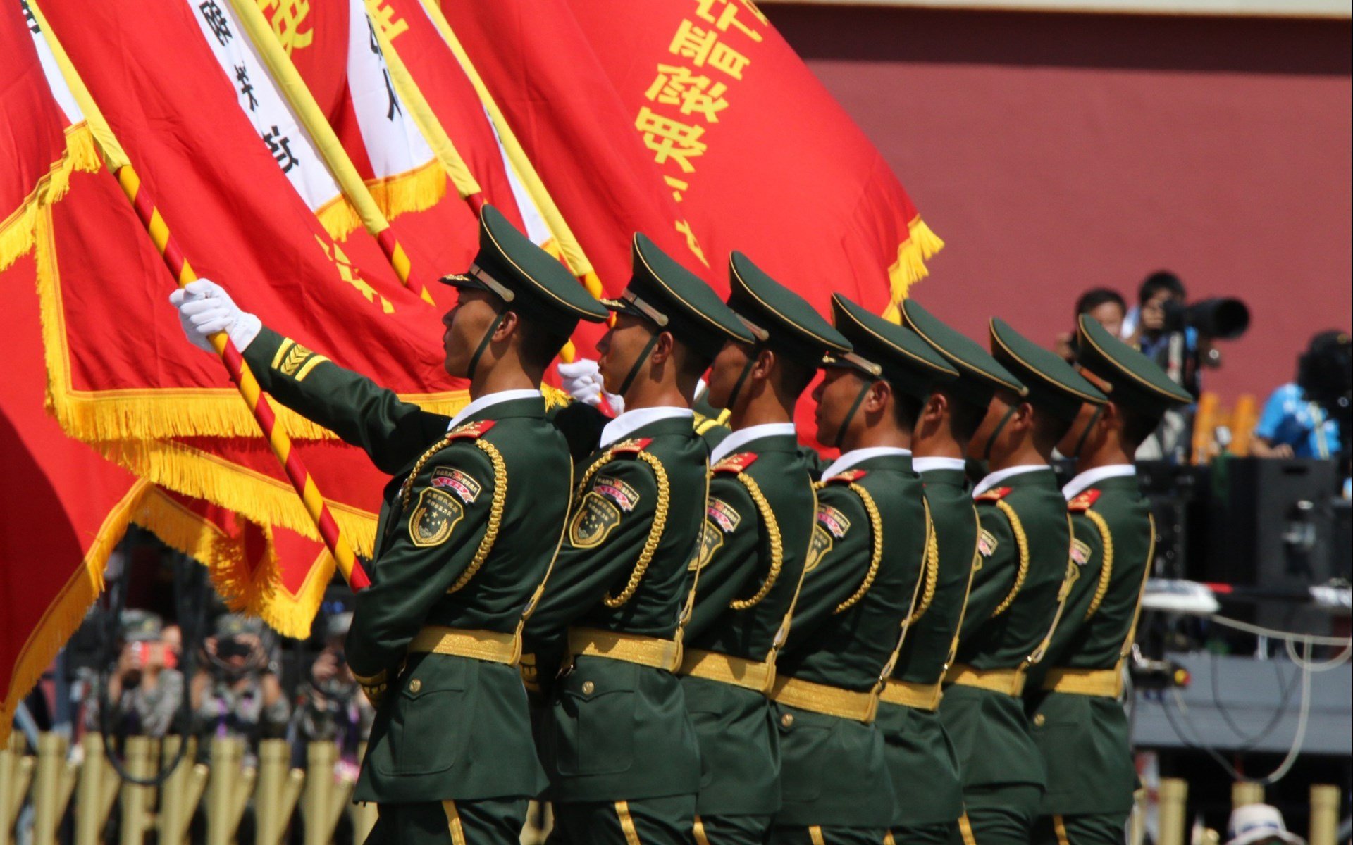 高温熔炉,维尼修斯如何在丹麦战术围城中破局