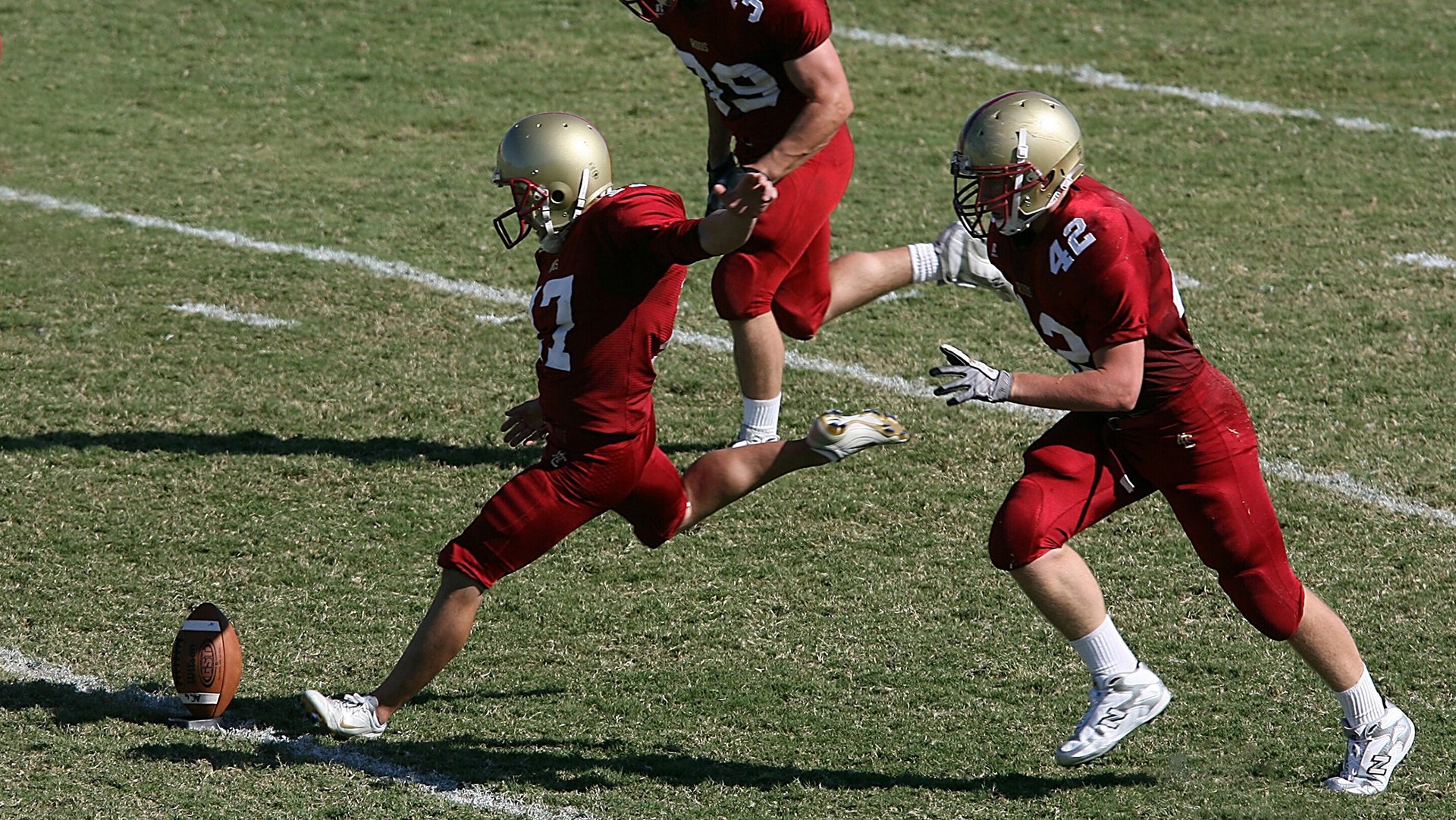 绿茵与棋局，当范戴克在禁区站定，卡塔尔在中东落子