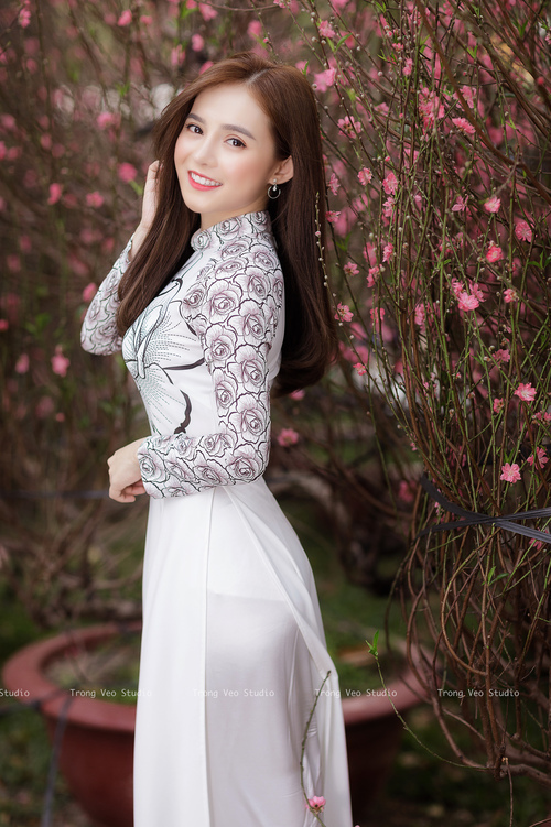 晨光破晓，当乔治如手术刀般切开休斯顿的夜空